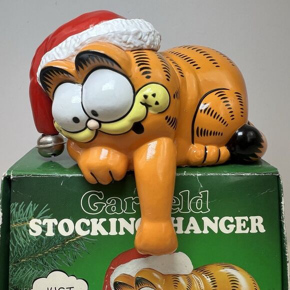 Vintage Enesco E-5937 1978 Garfield Stocking Hanger Just Hanging Around with Box - Picture 2 of 5